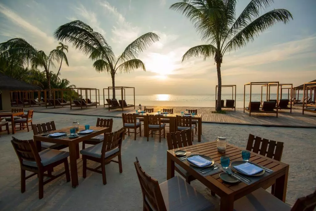 رستوران فضای باز هتل